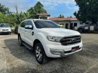 Selling White Ford Everest 2017 in Manila