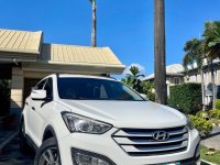 Sell White 2013 Hyundai Santa Fe in Pateros