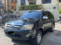 Selling White Toyota Fortuner 2006 in Pateros