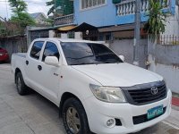 White Toyota Hilux 2013 for sale in Quezon City