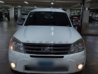 Selling White Ford Everest 2013 in Taguig