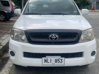 White Toyota Hilux 2009 for sale in Quezon City