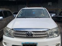 Selling White Toyota Fortuner 2010 in Quezon City