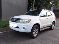 White Toyota Fortuner 2010 for sale in Quezon City