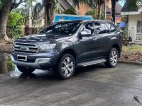 Selling White Ford Everest 2018 in Las Piñas