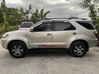 Selling White Toyota Fortuner 2009 in Quezon City