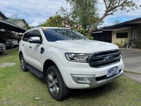 Selling White Ford Everest 2016 in Manila