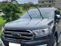 Selling White Ford Everest 2018 in Mandaluyong
