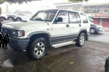 Isuzu Trooper Bighorn 2004 4x4 3.1 AT White 