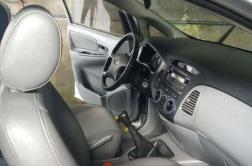 Toyota Innova 2.0 2010 MT Silver For Sale 