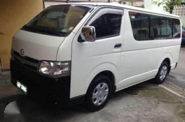 2010 Toyota Hiace Commuter MT White For Sale 