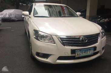 Toyota Camry 2.4G 2010 AT White Sedan For Sale 