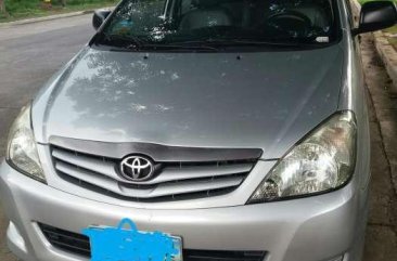 Toyota Innova 2.0 2010 MT Silver For Sale 