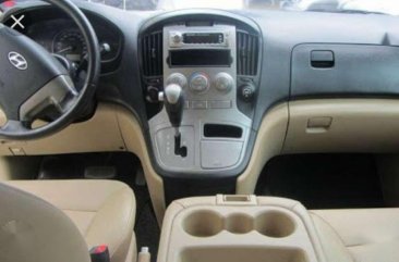 Hyundai Starex VGT GOLD 2011 AT Golden For Sale 