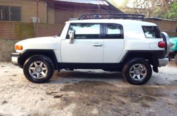 2015 TOYOTA FJ CRUISER 4x4 AT White For Sale 