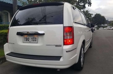 2011 Chrysler Town and Country a/t for sale