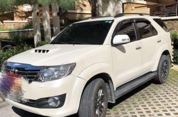 Toyota Fortuner 2015 V 4x2 AT White For Sale 