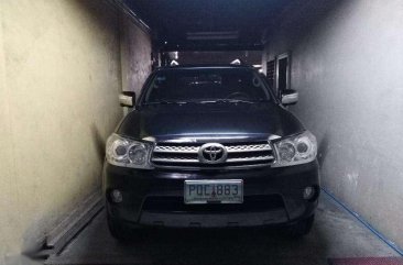 Toyota Fortuner 4x2 2011 AT Black For Sale 