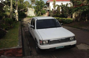 2004 Toyota Hilux 4x2 double cab for sale