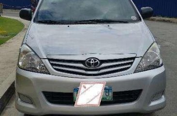 Toyota Innova E 2010 MT Silver SUV For Sale 