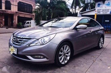 RUSH SALE Hyundai Sonata 2012 premium top of the line A T