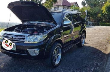 Toyota Fortuner g diesel automatic 2009-2010