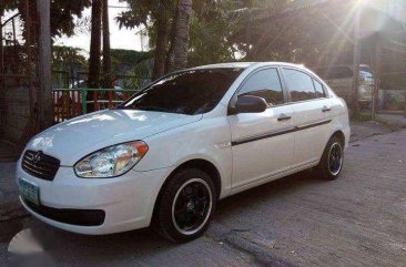 2010 Hyundai Accent MT White For Sale 