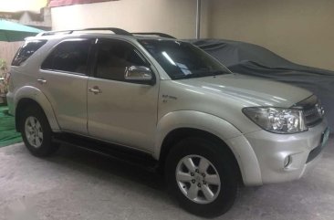 2009 Toyota Fortuner G AT Silver SUV For Sale 