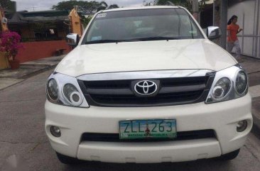 Toyota Fortuner 2007 G AT White SUV For Sale 