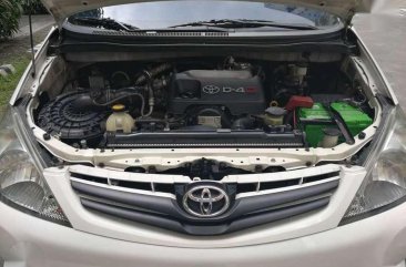 2012 Toyota Innova J MT White SUV For Sale 