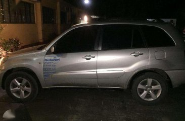 Toyota Rav4 2004 2.0 MT Silver SUV For Sale 