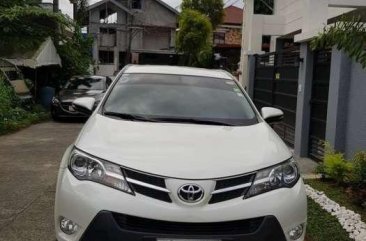 FOR SALE. Toyota Rav4 4x2 2014 A/T Pearl white.