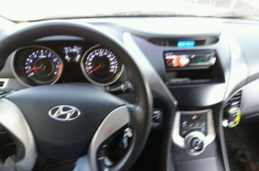 FOR SALE HYUNDAI Elantra 2012 top off the line