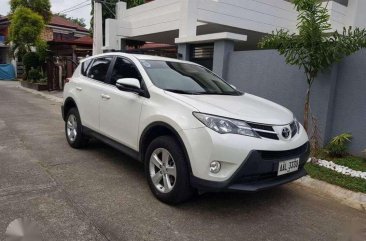 FOR SALE. Toyota Rav4 4x2 2014 A/T Pearl white. 