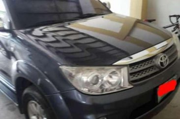 Toyota Fortuner AT 2010 Gray SUV For Sale 