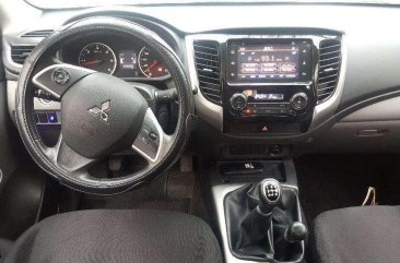 Mitsubishi Strada GLS V 2015 4X4 MT White For Sale 