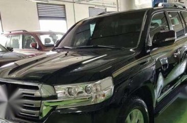 2017 Toyota Landcruiser VX Premium AT local 