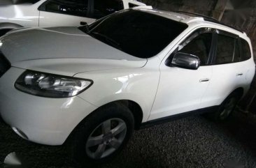 Hyundai Santa Fe 2009 AT White For Sale 