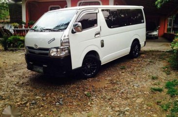 Toyota Hiace Commuter 2011 MT White For Sale 