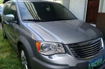 Well-maintained Chrysler Town and Country 2013 for sale