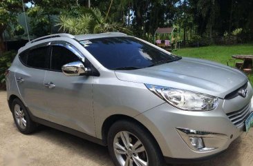 Hyundai Tucson 2011 AT 4x2 Gas Silver For Sale 