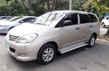 FOR SALE TOYOTA Innova e 2010