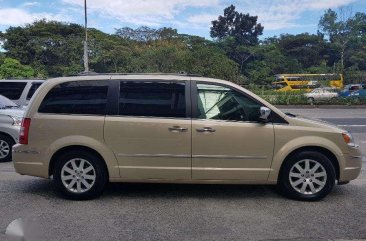 FOR SALE CHRYSLER Town and Country 2010 limited top of the line