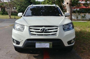 Hyundai Santa Fe 2010 AT White For Sale 