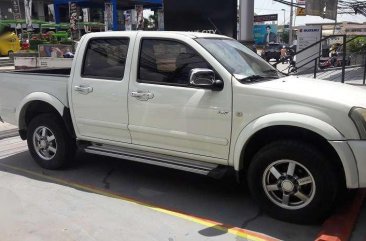 Isuzu Dmax 2004 4x2 AT White Pickup For Sale 