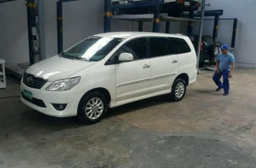 Toyota Innova 2.5 G AT White SUV For Sale 