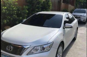 Toyota Camry 2013 2.5V AT White Sedan For Sale 