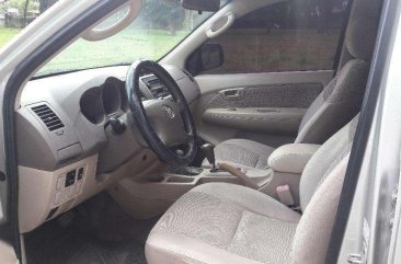 2005 Toyota Hilux 2.5 4x2 MT Silver For Sale 