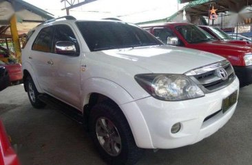 Toyota Fortuner 2006 AT White SUV For Sale 