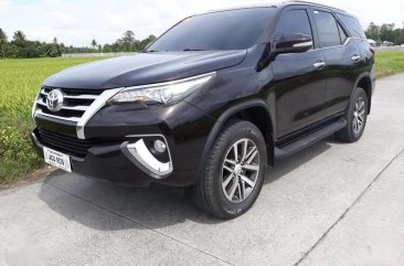 Toyota Fortuner V 4x2 AT Black SUV For Sale 